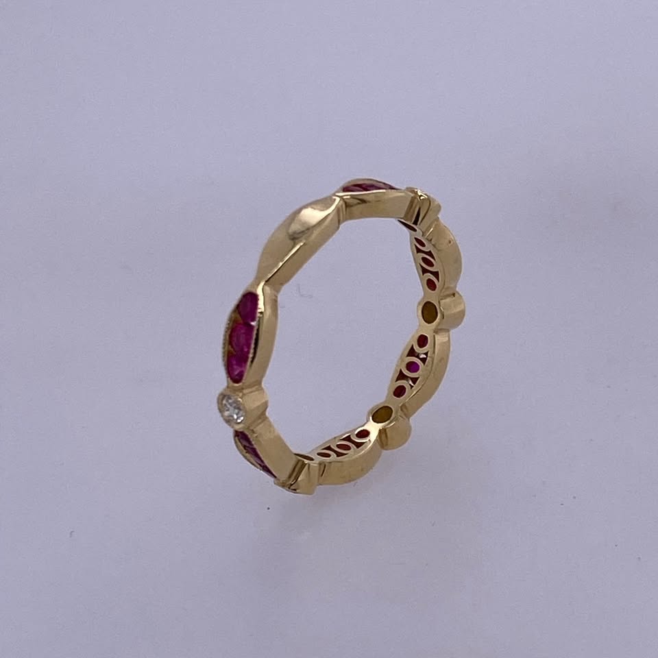 18k Yellow Gold Ruby Womans Band