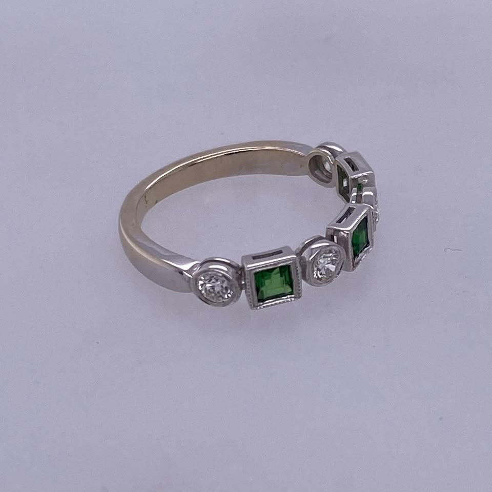 18K White Gold Diamond & Emerald Stone Ring
