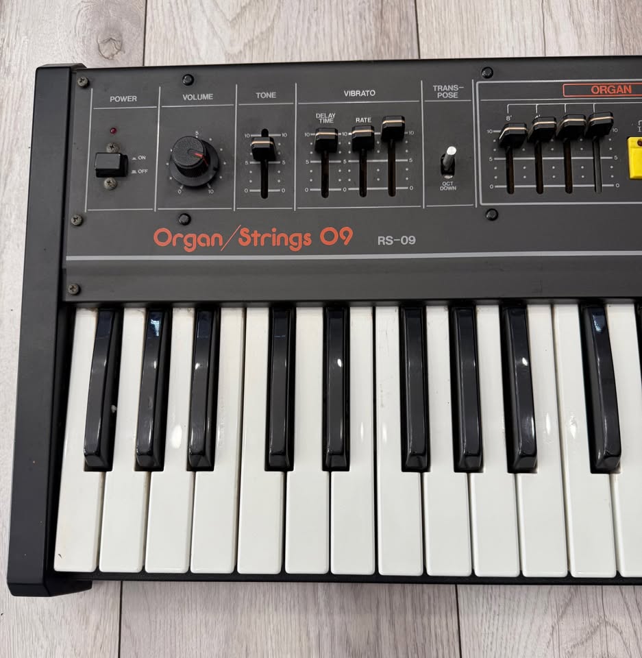 Roland RS-09 Organ Strings Synthesizer