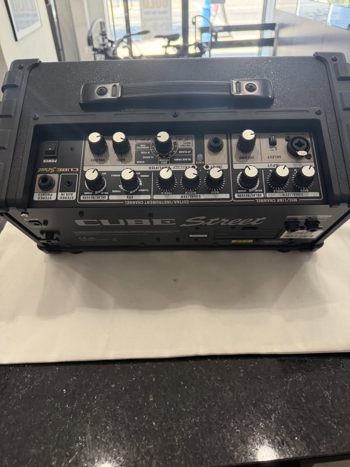 Roland CUBE Street Battery-Powered Stereo Guitar Combo Amp Black