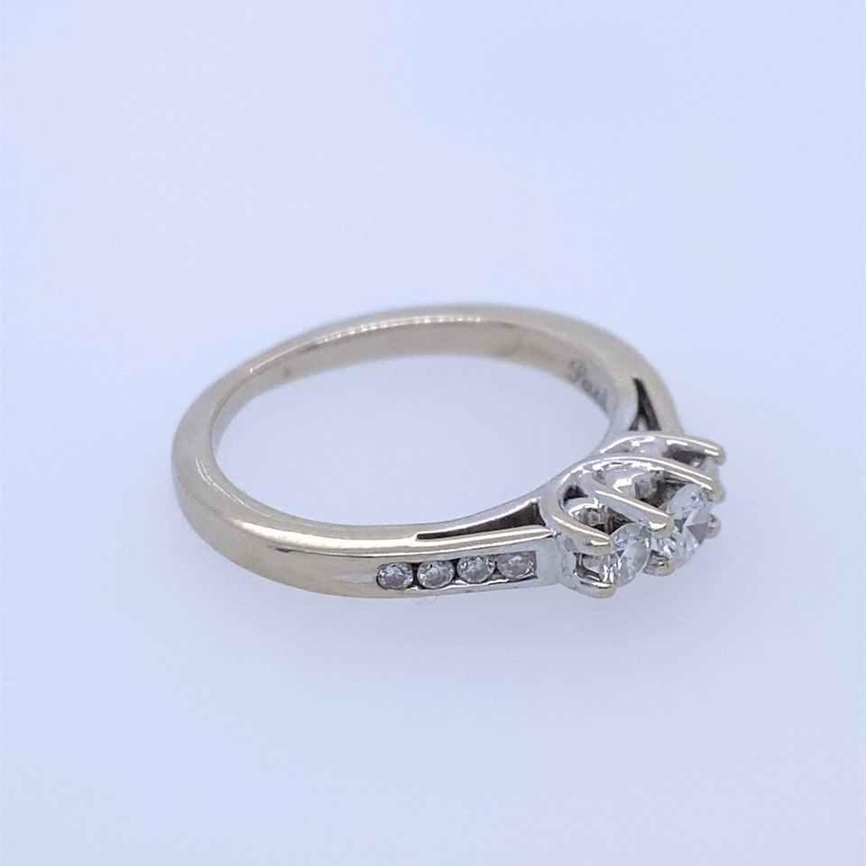 14k White Gold Engagment Ring With Diamonds