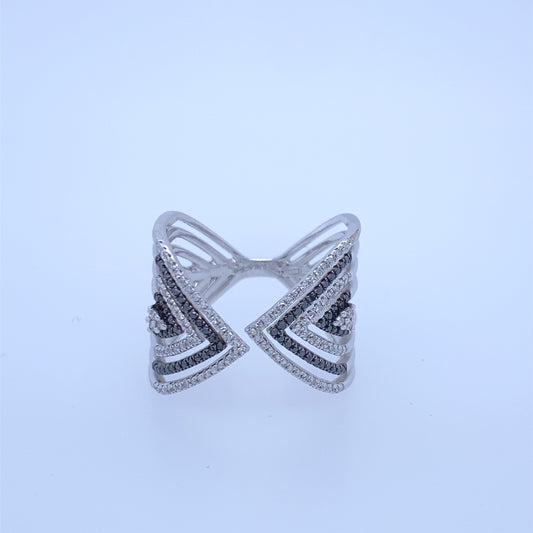 Djula 18k White Gold Geometric Band Ring