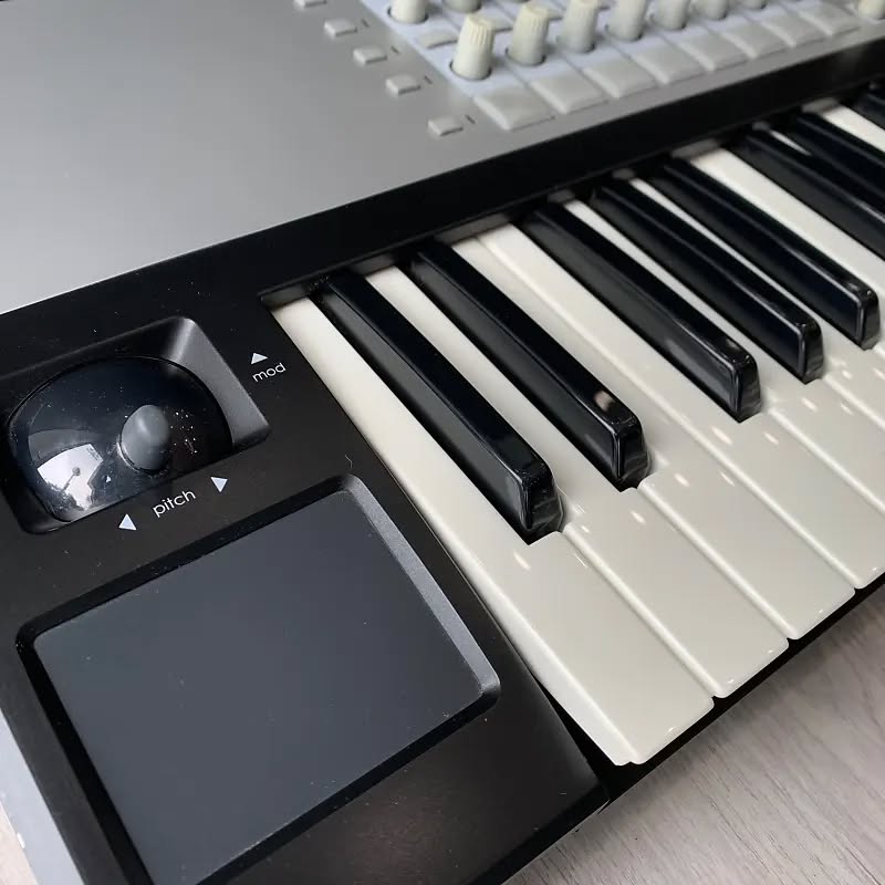 Novation ReMOTE 61 SL MIDI Controller 2006 Keyboard