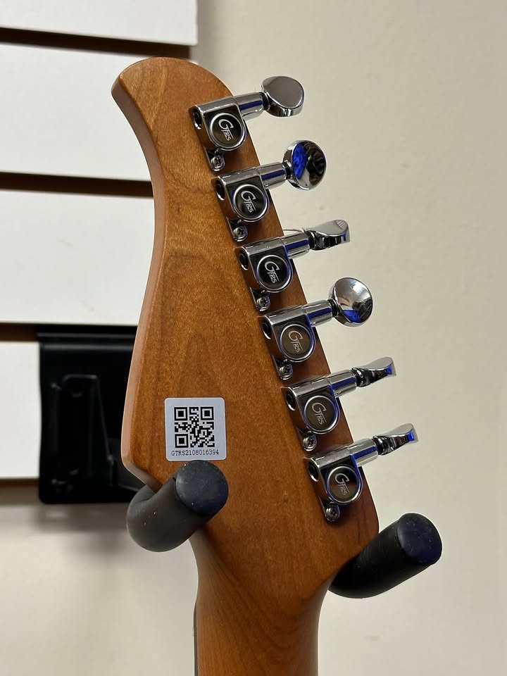 Mooer GTRS S800 Baby Blue Electric Guitar