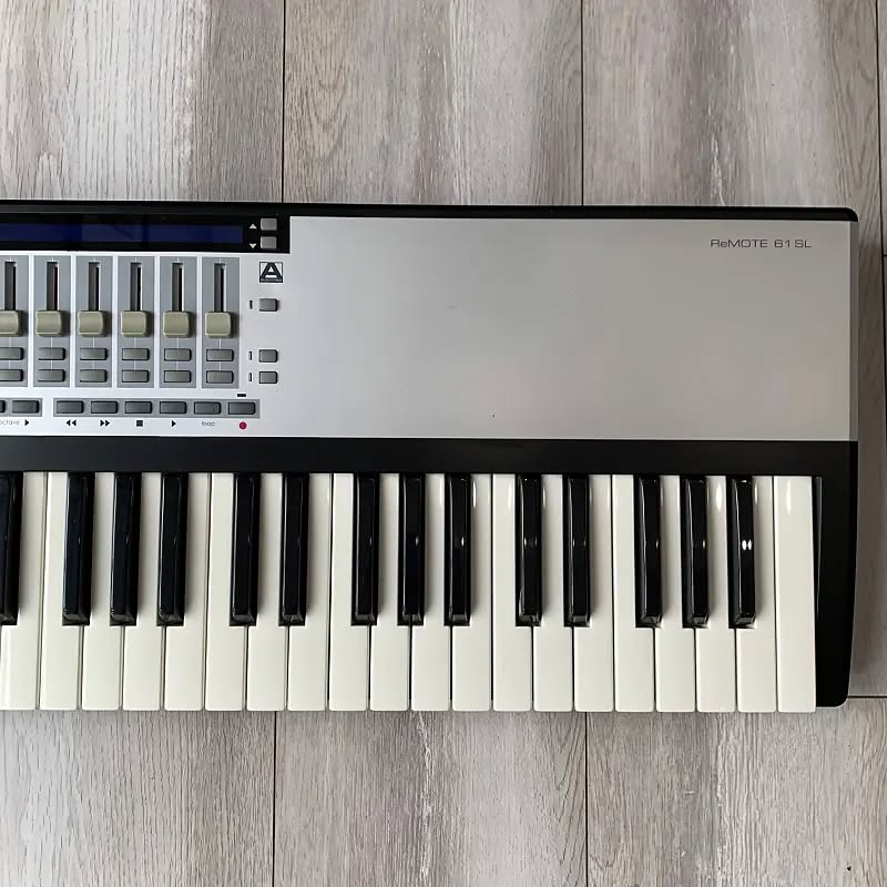 Novation ReMOTE 61 SL MIDI Controller 2006 Keyboard