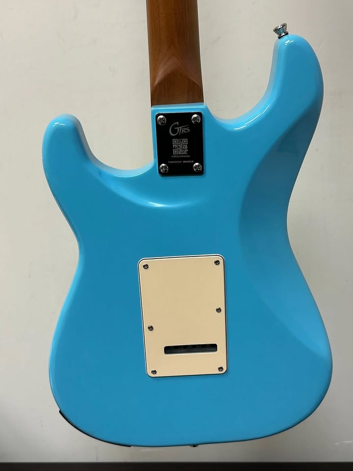 Mooer GTRS S800 Baby Blue Electric Guitar