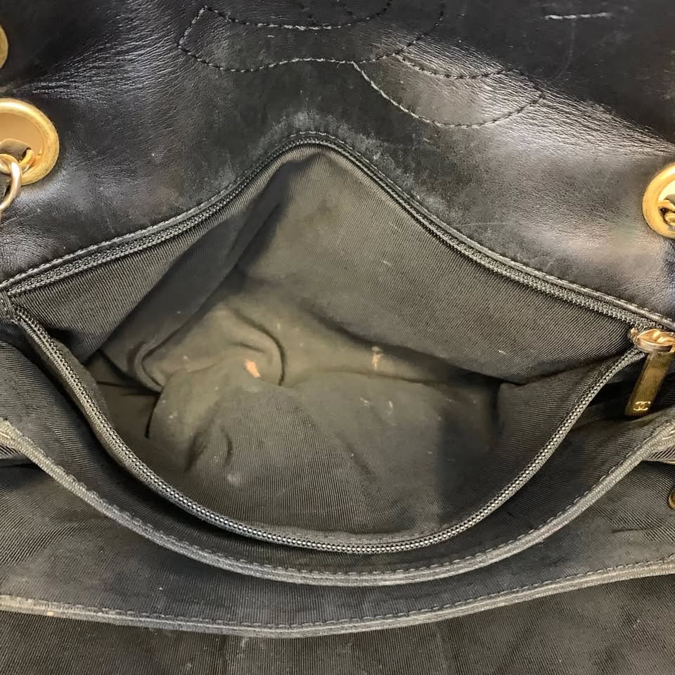 CHANEL PAGODA ACCORDION FLAP BAG QUILTED PATENT LEATHER -- BLACK