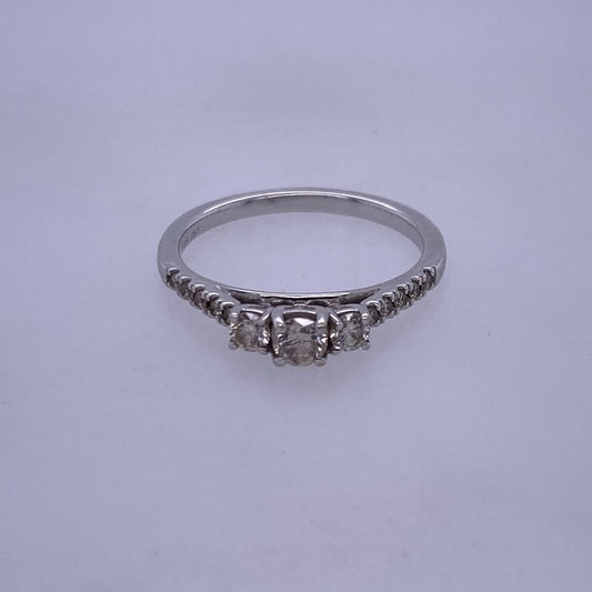 10k White Gold Three Tip Diamond Ring