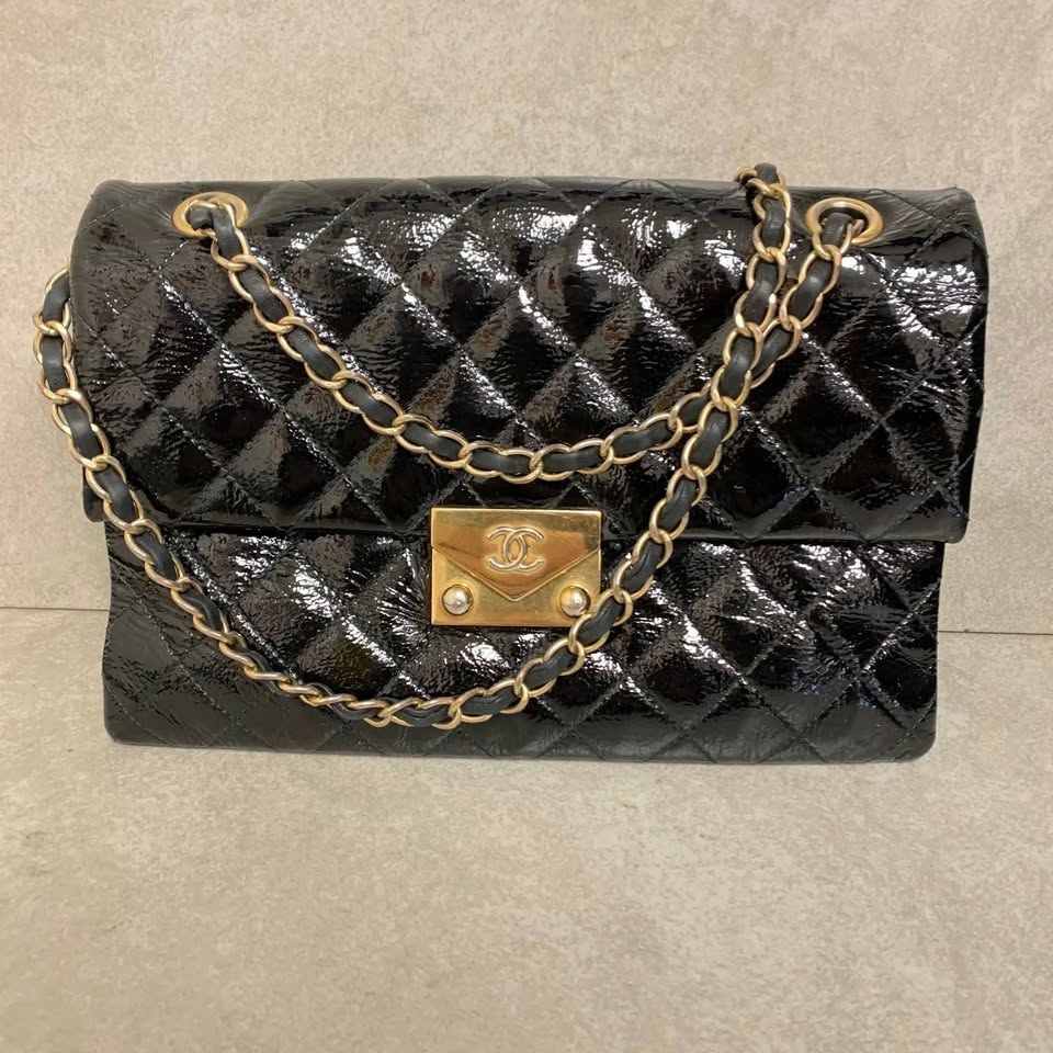 CHANEL PAGODA ACCORDION FLAP BAG QUILTED PATENT LEATHER -- BLACK