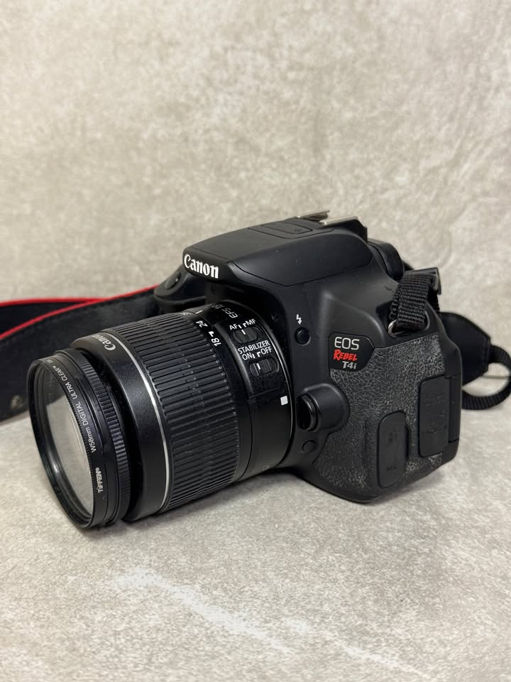 Canon EOS Rebel T4i 18.0MP DSLR Camera W/ EFS 18-55mm Lens Included