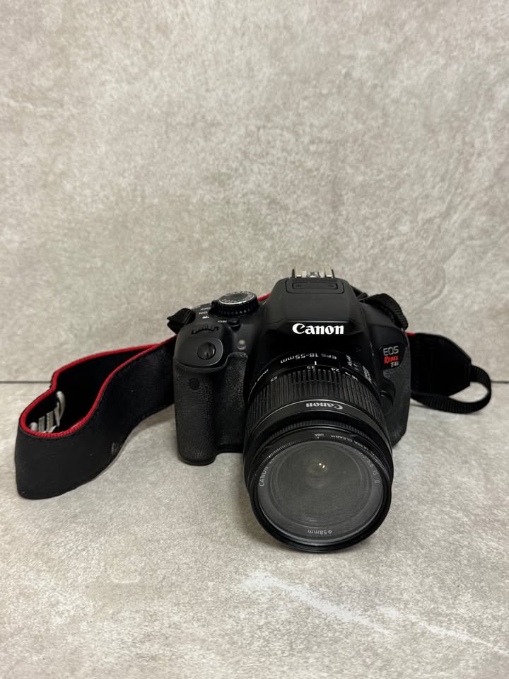 Canon EOS Rebel T4i 18.0MP DSLR Camera W/ EFS 18-55mm Lens Included
