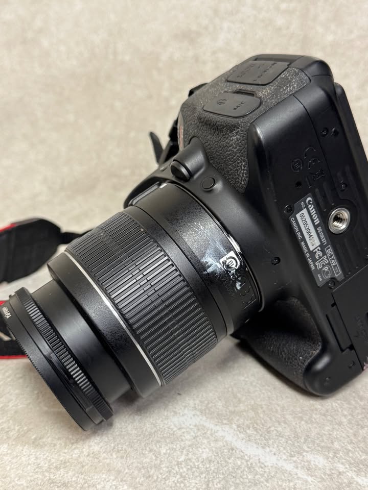 Canon EOS Rebel T4i 18.0MP DSLR Camera W/ EFS 18-55mm Lens Included