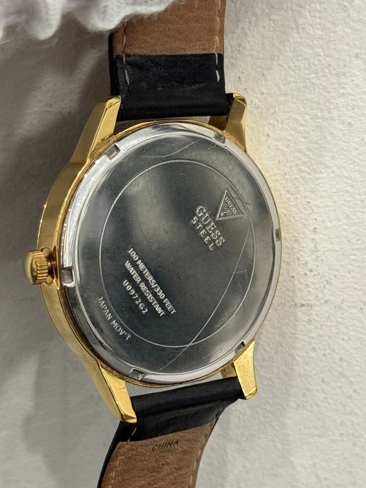 Guess U0972G2 Men’s Black Leather Gold Watch