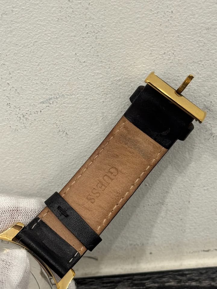 Guess U0972G2 Men’s Black Leather Gold Watch
