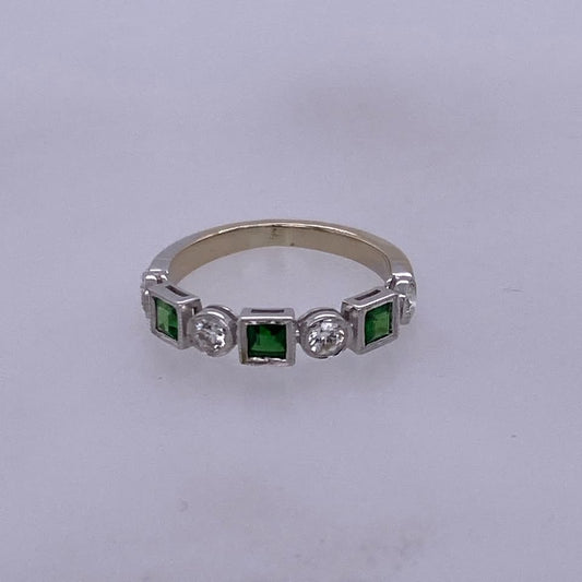18K White Gold Diamond & Emerald Stone Ring