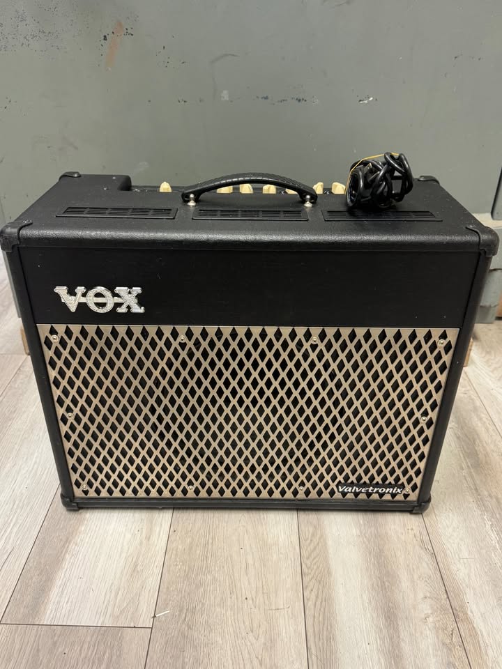 Vox VT50 Valvetronix Guitar Combo Amplifier (50 Watts, 1x12")