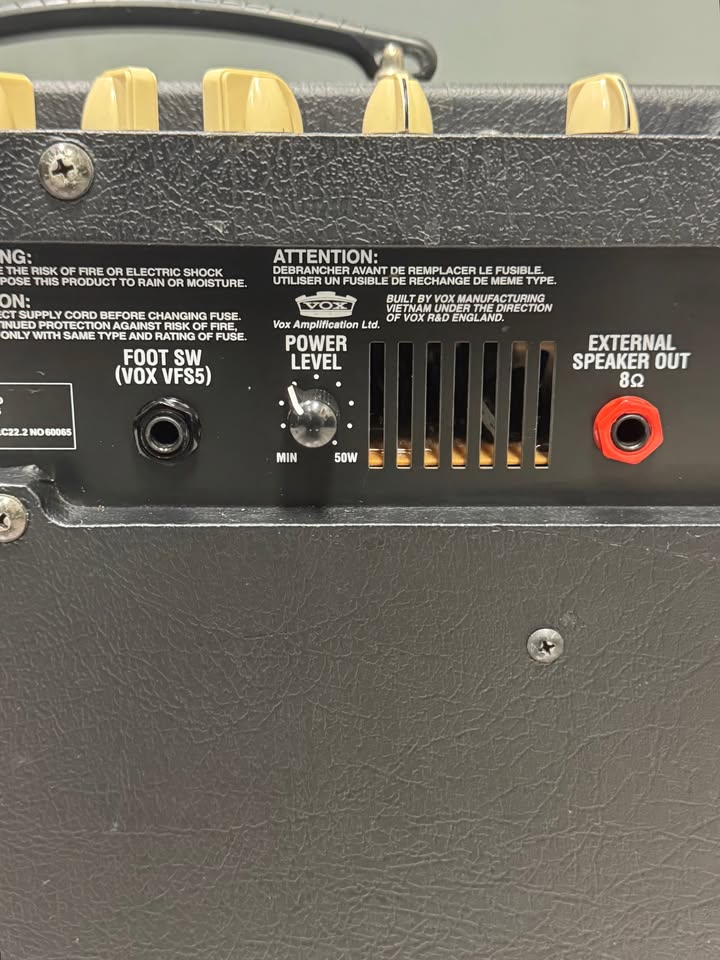 Vox VT50 Valvetronix Guitar Combo Amplifier (50 Watts, 1x12")