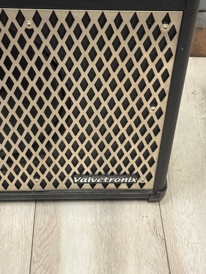 Vox VT50 Valvetronix Guitar Combo Amplifier (50 Watts, 1x12")