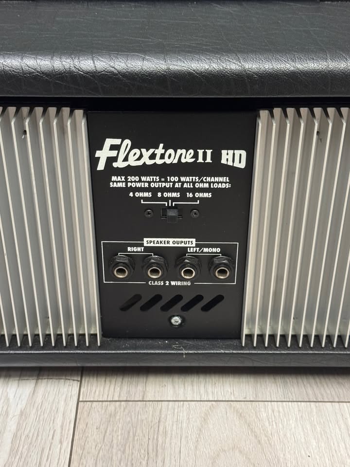 Line 6 Flextone II Guitar Amplifier AMP - 100 Watt