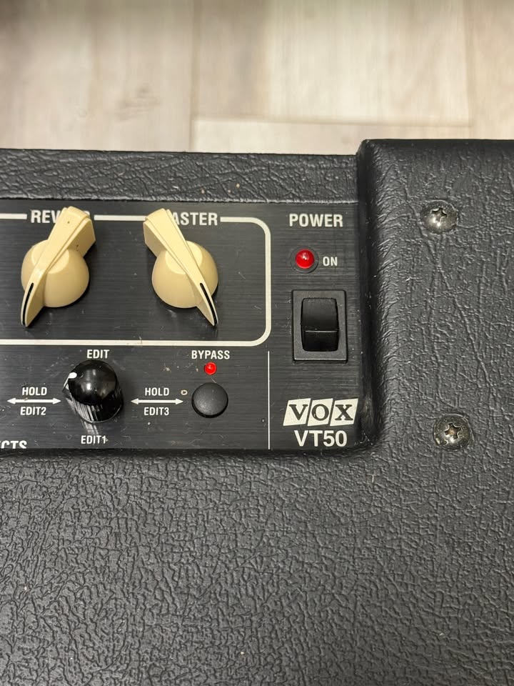 Vox VT50 Valvetronix Guitar Combo Amplifier (50 Watts, 1x12")