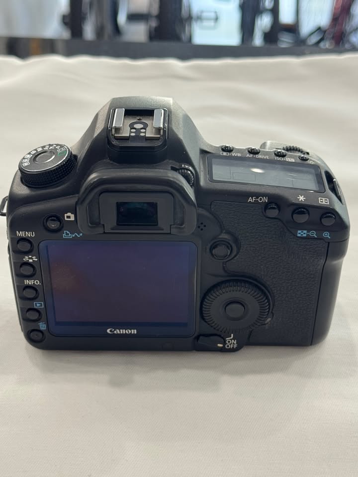 Canon EOS 5D Mark II 21.1MP Digital SLR Camera