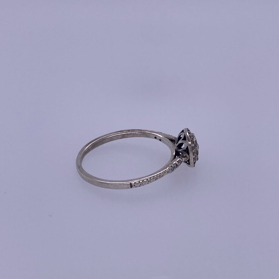 925 Sterling Silver Ladies Ring W/ Round Diamond Stones