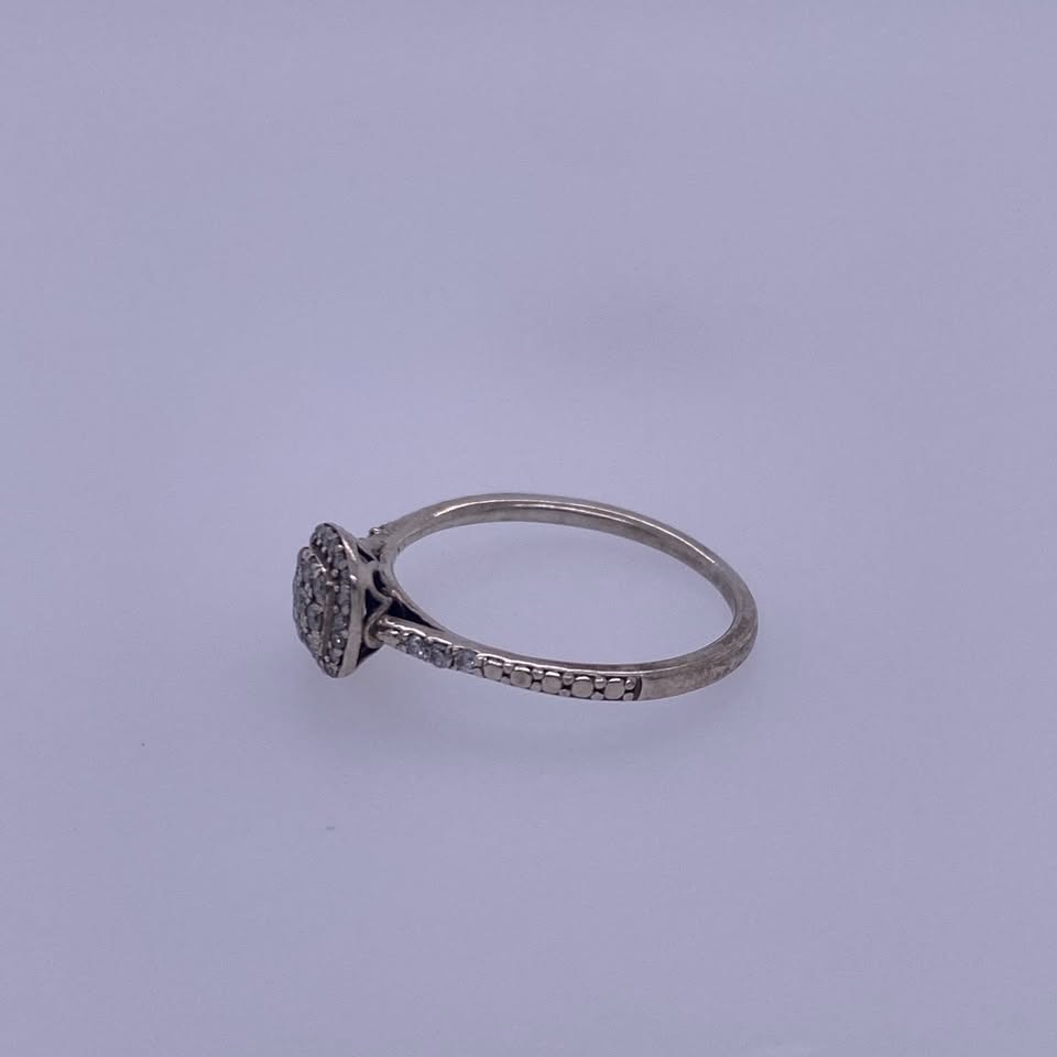 925 Sterling Silver Ladies Ring W/ Round Diamond Stones