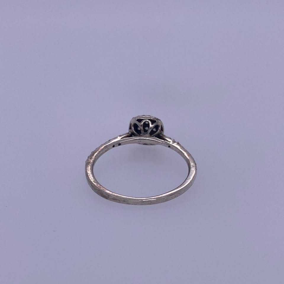 925 Sterling Silver Ladies Ring W/ Round Diamond Stones