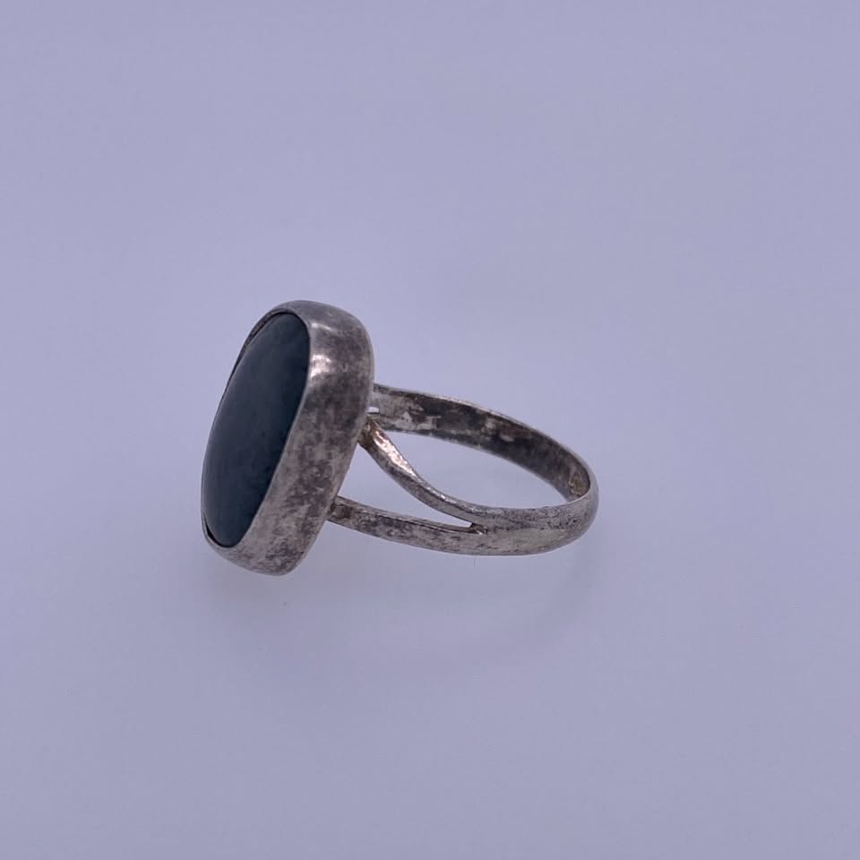925 Sterling Silver Ring With Black/Blue Plastic Stone