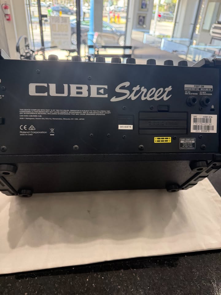 Roland CUBE Street Battery-Powered Stereo Guitar Combo Amp Black