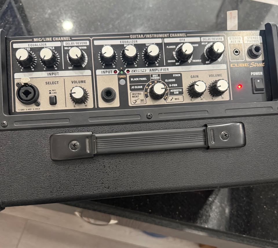 Roland CUBE Street Battery-Powered Stereo Guitar Combo Amp Black