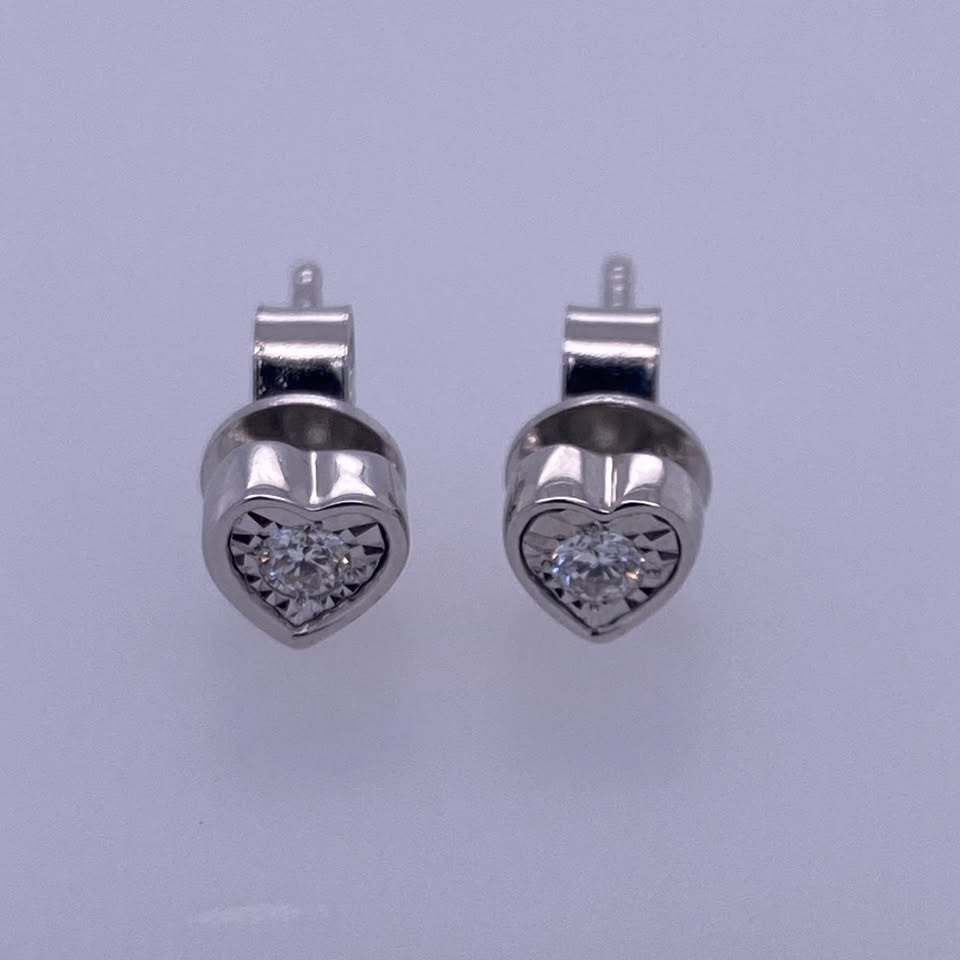 14k White Gold Ladies Heart Stud Diamond Earrings