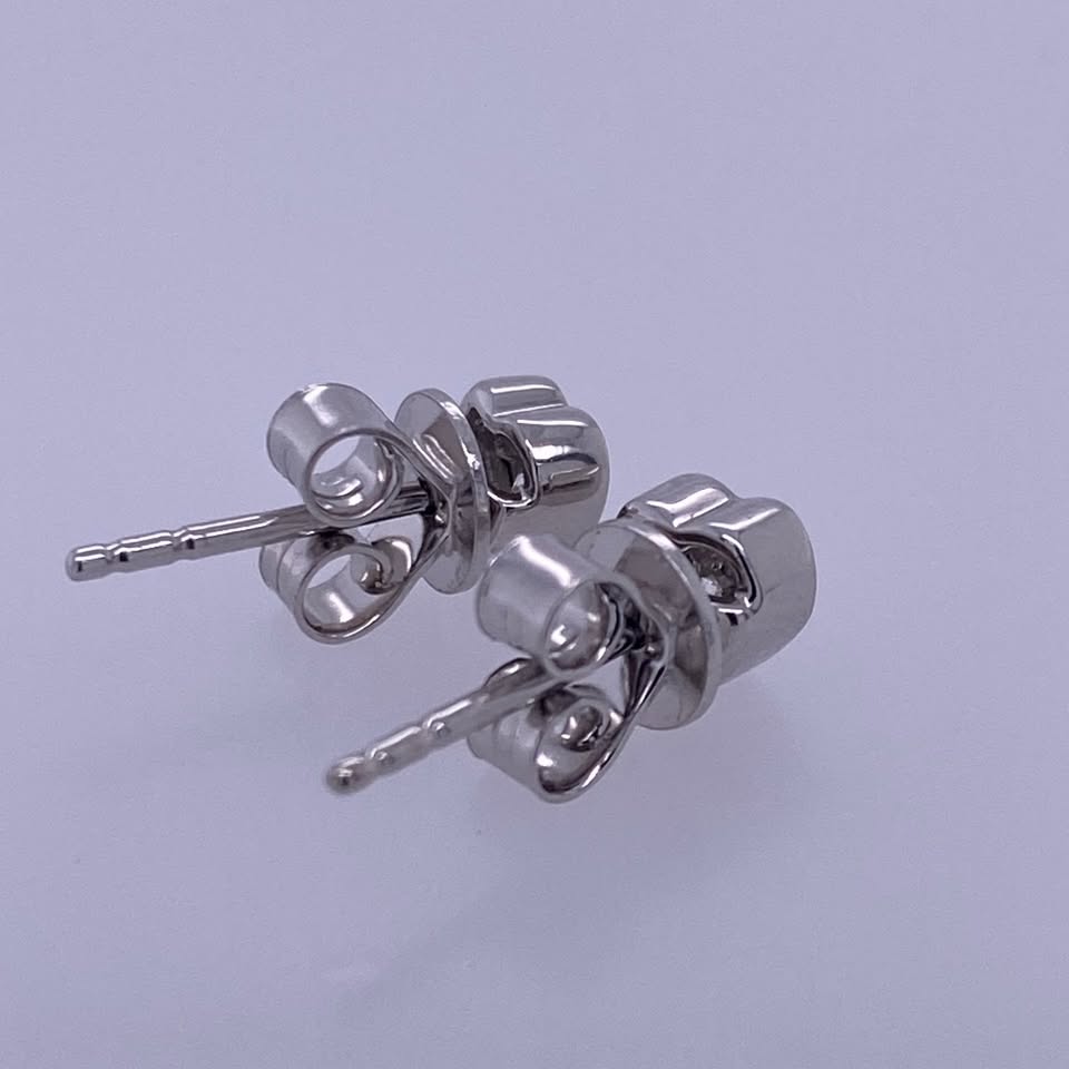 14k White Gold Ladies Heart Stud Diamond Earrings