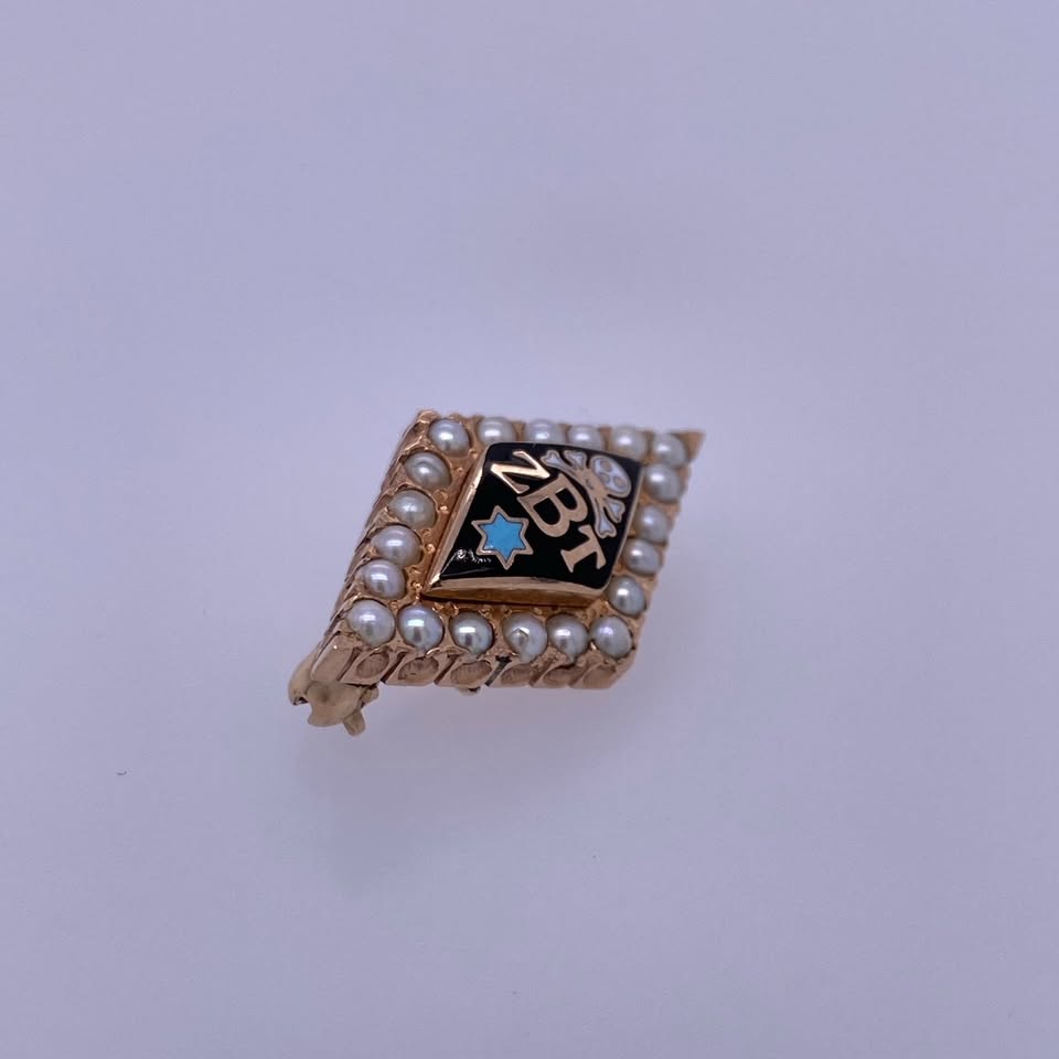 10K Yellow Gold Diamond Shape Pin With Tiny Pearls