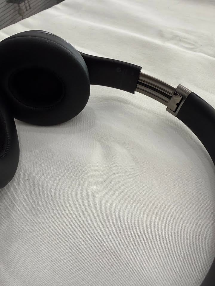 Beats Solo 4-Black