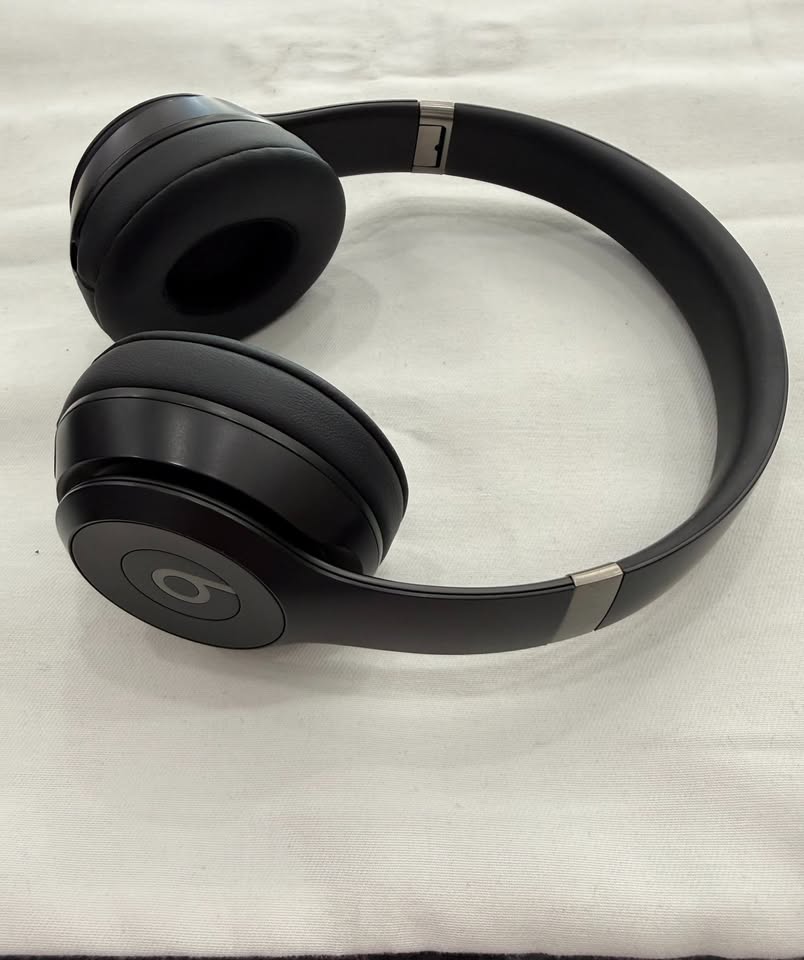 Beats Solo 4-Black