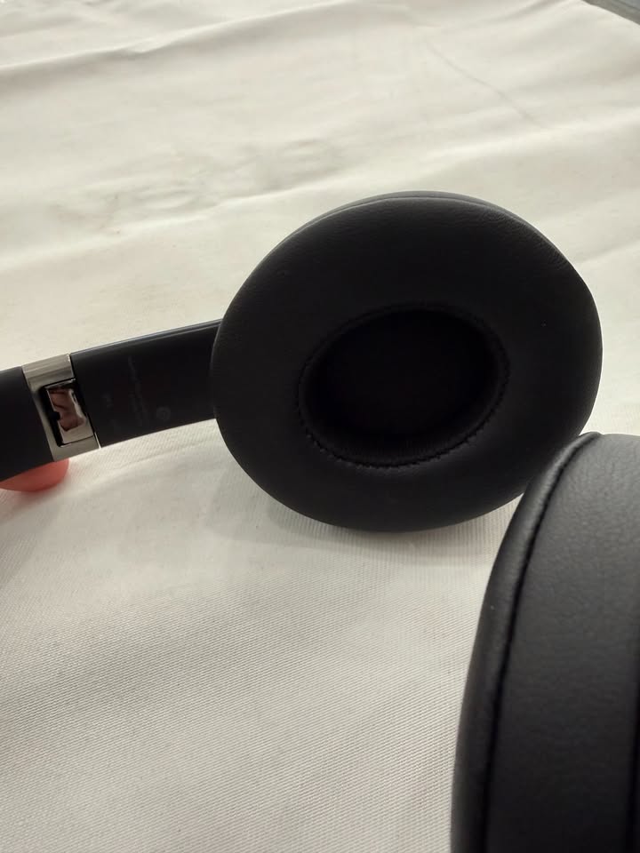 Beats Solo 4-Black
