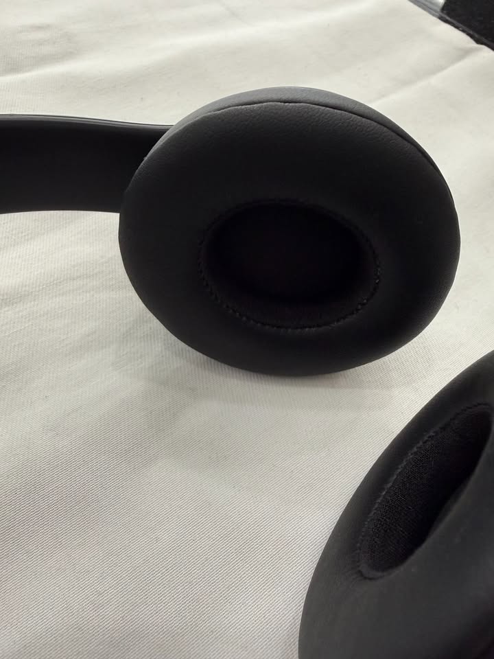 Beats Solo 4-Black