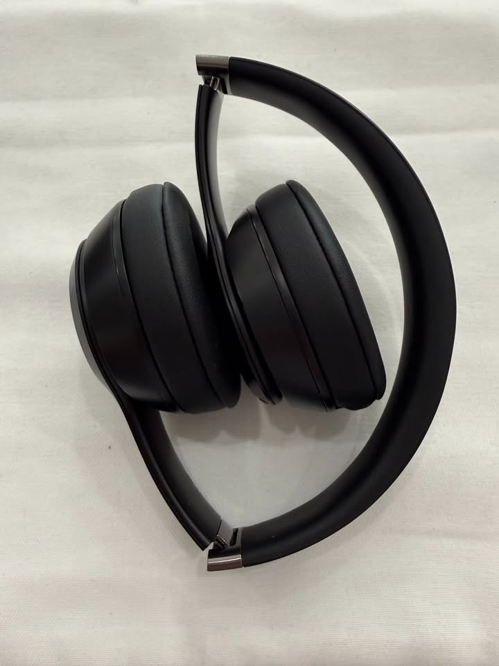 Beats Solo 4-Black