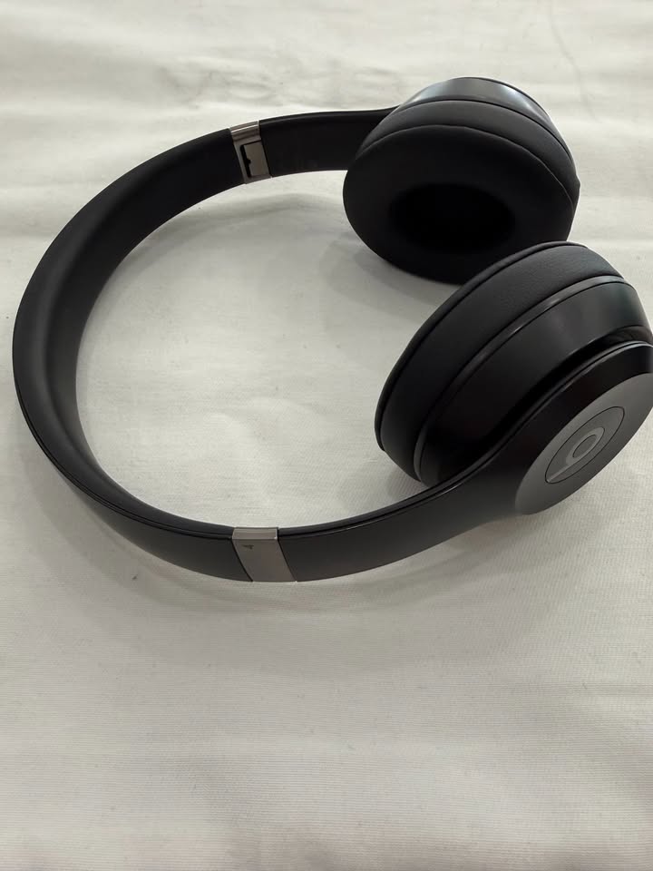 Beats Solo 4-Black