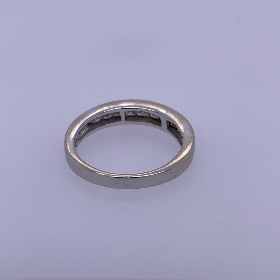 14K White Gold Diamond Wedding Band