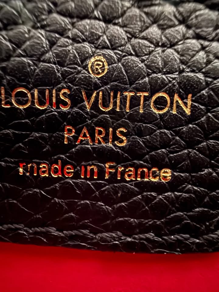 Louis Vuitton Capucines MM Leather Crossbody Bag-M42259