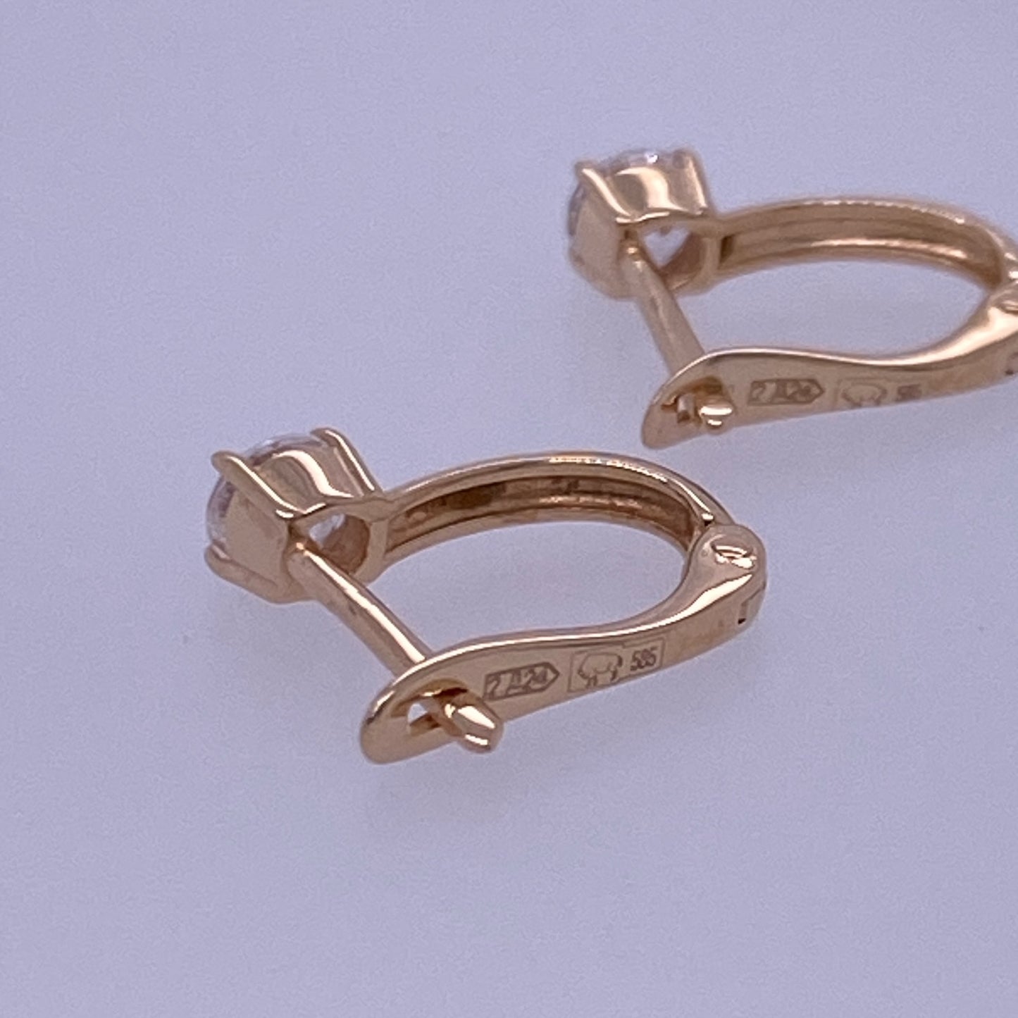 14k Yellow Gold Classic Lever Back Single Stone Earrings